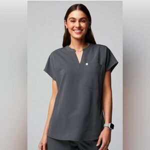 Fabletics Evolve Oversized Scrub Top—ONYX